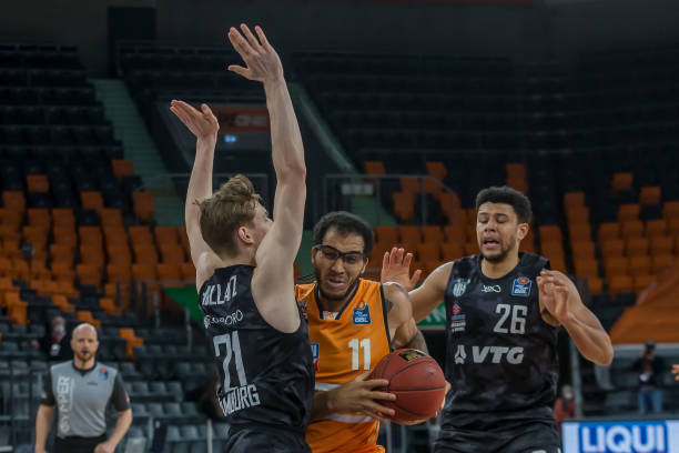 而在这条防 而在这条防